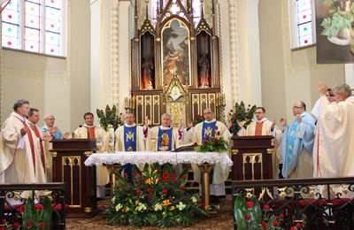 Bp Edward na odpuście ku czci Matki Kościoła w Pogorzelicy