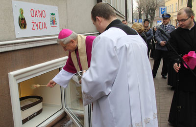 Otwarcie Okna Życia w Ostrowie Wlkp. u Sióstr Elżbietanek