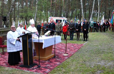 Hołd zamordowanym w Lesie winiarskim