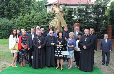 Poświęcenie figury Jezusa Miłosiernego w Kaliszu 