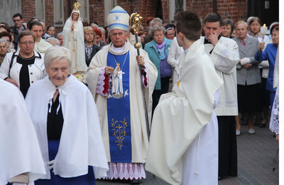 Poświęcenie odnowionej figury Matki Bożej przy Katedrze