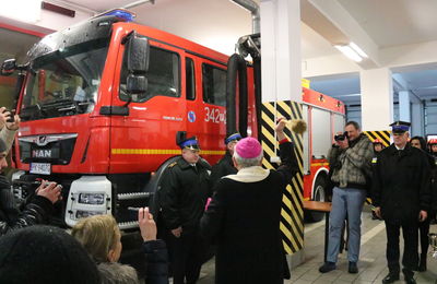 Kaliscy strażacy otrzymali nowy pojazd ratowniczo-gaśniczy