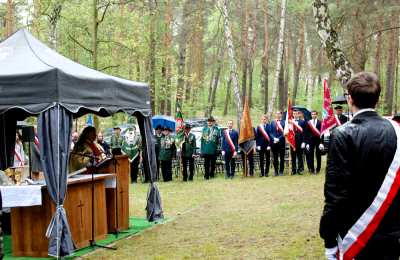 Msza święta polowa w hołdzie mieszkańcom Ziemi Kaliskiej i Ostrowskiej zamordowanym przez hitlerowców