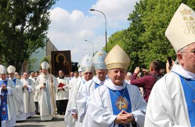 Biskupi z Kalisza na rozpoczęciu peregrynacji Obrazu Jasnogórskiego w Poznaniu