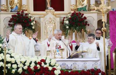 Biskup Edward przewodniczył sumie odpustowej i poświęcił kaplicę p.w. Miłosierdzia Bożego i św. Józefa w Godynicach