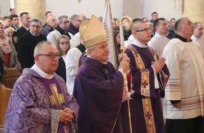 Biskup Edward Janiak na jubileuszu 30. lecia parafii bł. Michała Kozala w Kaliszu