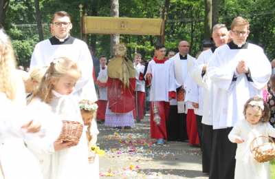 Suma odpustowa w Sanktuarium Maryjnym w Tursku pod przewodnictwem biskupa Łukasza Buzuna