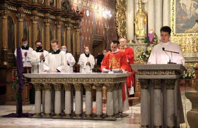 Triduum Paschalne - Liturgia Męki Pańskiej w Kaliskiej Katedrze