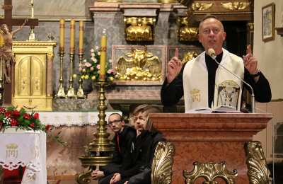 Czwarty dzień narodowych rekolekcji "Ojcowskiemu sercu zawierzamy"