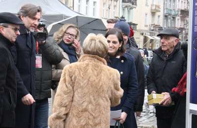 Otwarcie wystawy "Rzecz o Izraelu" na Głównym Rynku w Kaliszu