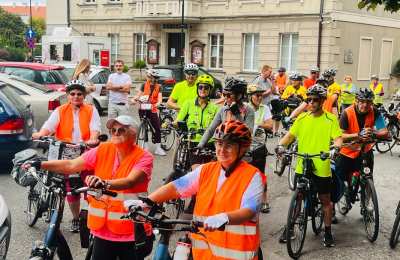 Bp Łukasz Buzun wraz z rowerzystami pielgrzymuje na Jasną Górę